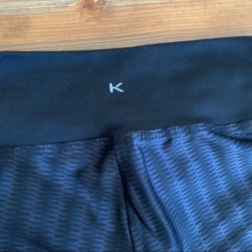 KORAL Liquid Black Crop Leggings. X-Small.